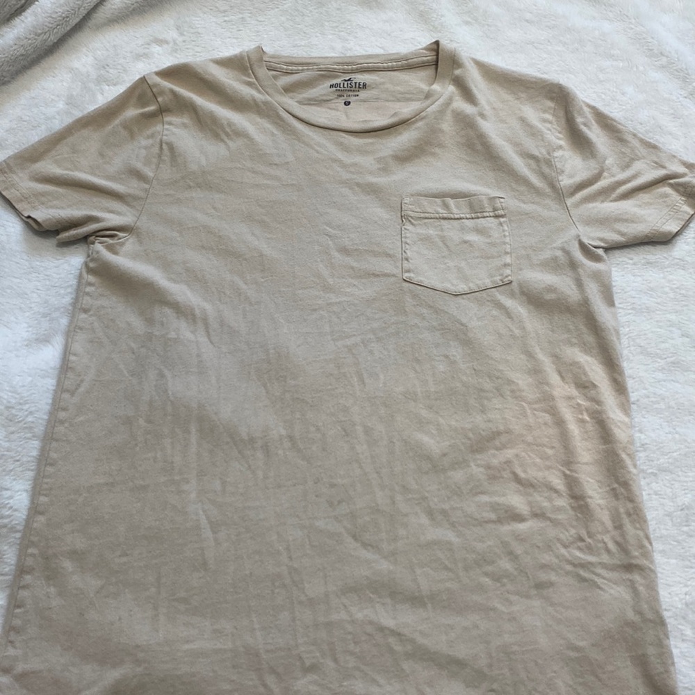 Hollister, beige men’s size S t shirt